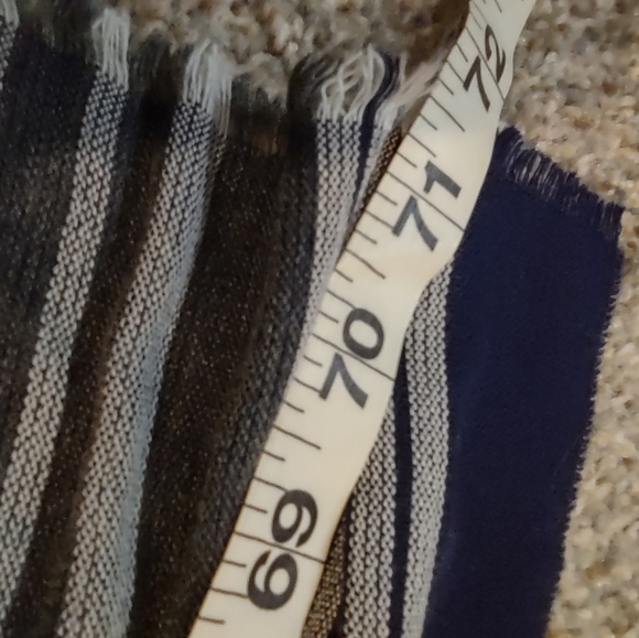 25 x 71 Cashmaire Scarf in shades of blue and gray - Picture 5 of 9